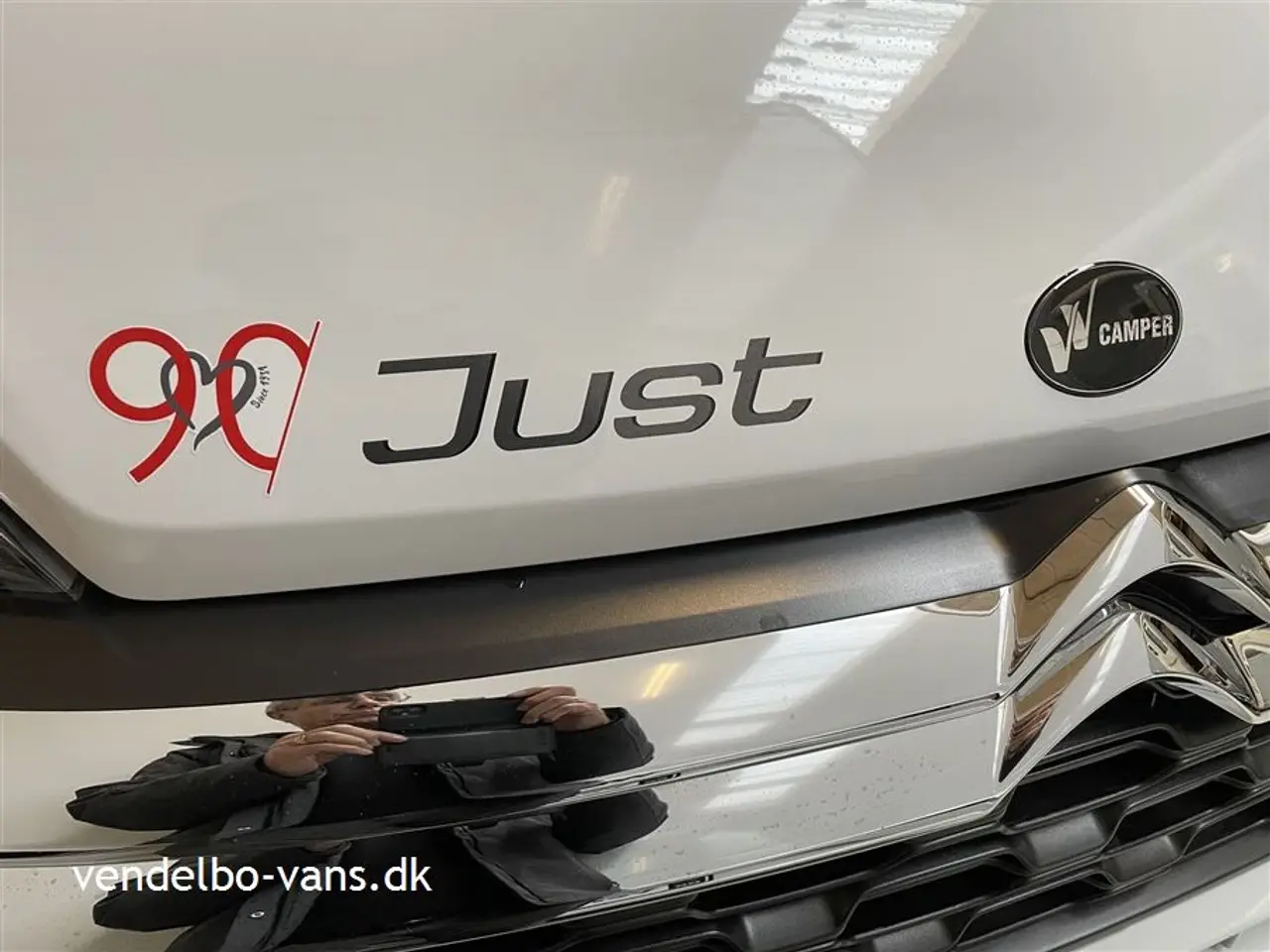 Billede 4 - 2024 - Dethleffs Just T 7052 DBM - 90 Year   Fritstående dobbeltseng med ekstra  stor garage neden under