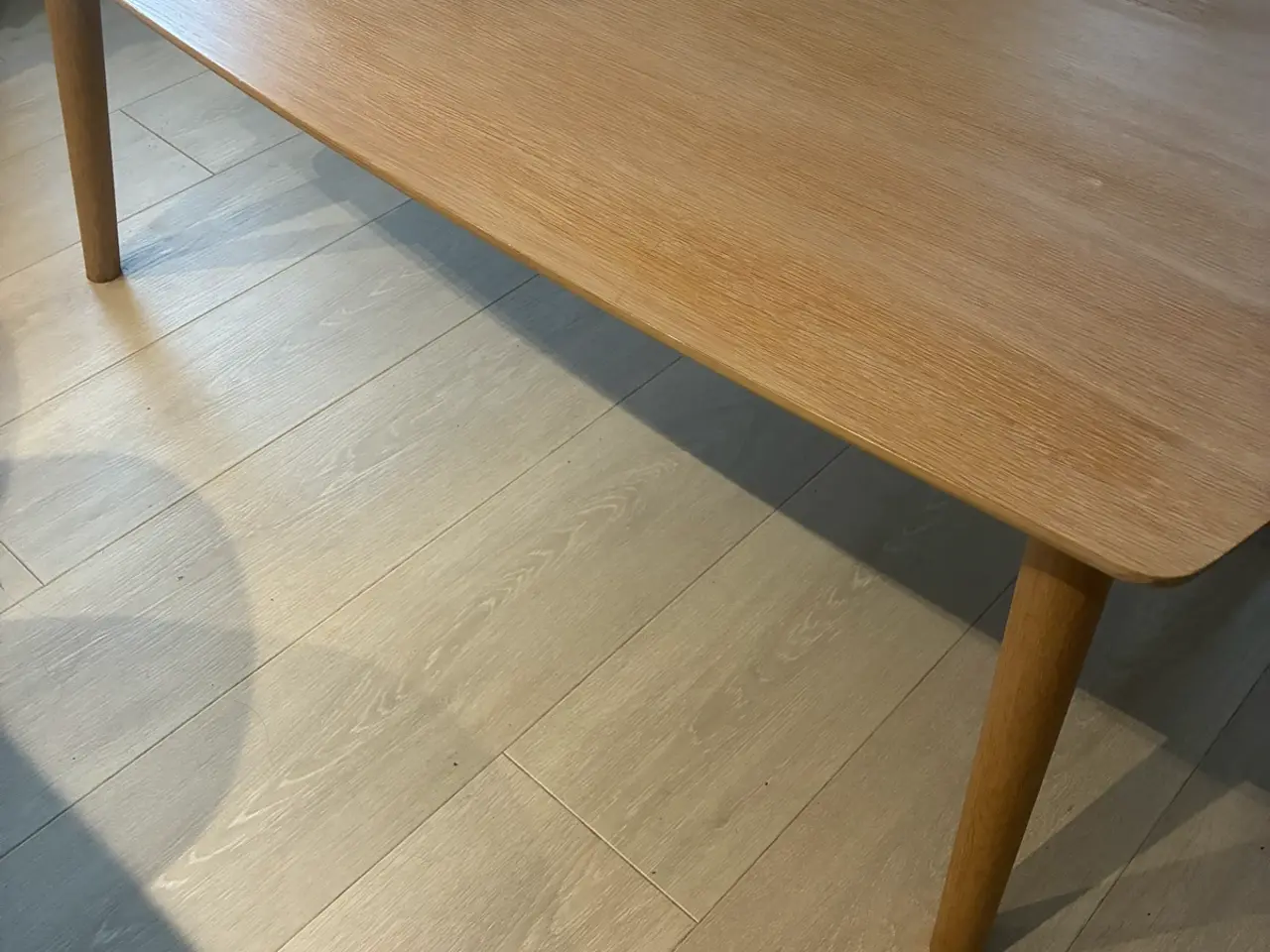 Billede 3 - Stort Sofabord i massivt lyst træ
