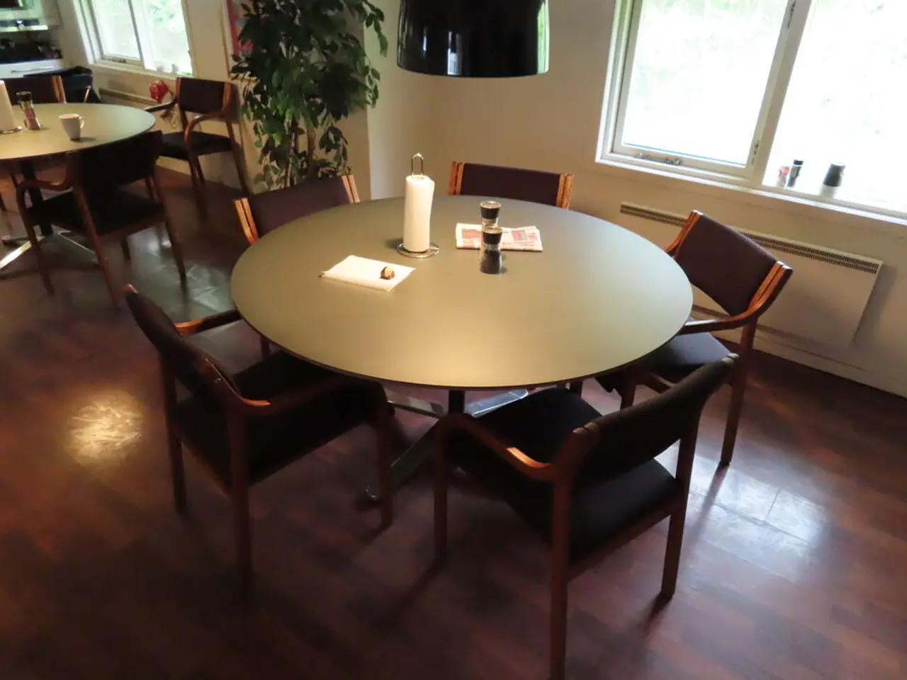 Billede 2 - Indhold i frokoststue