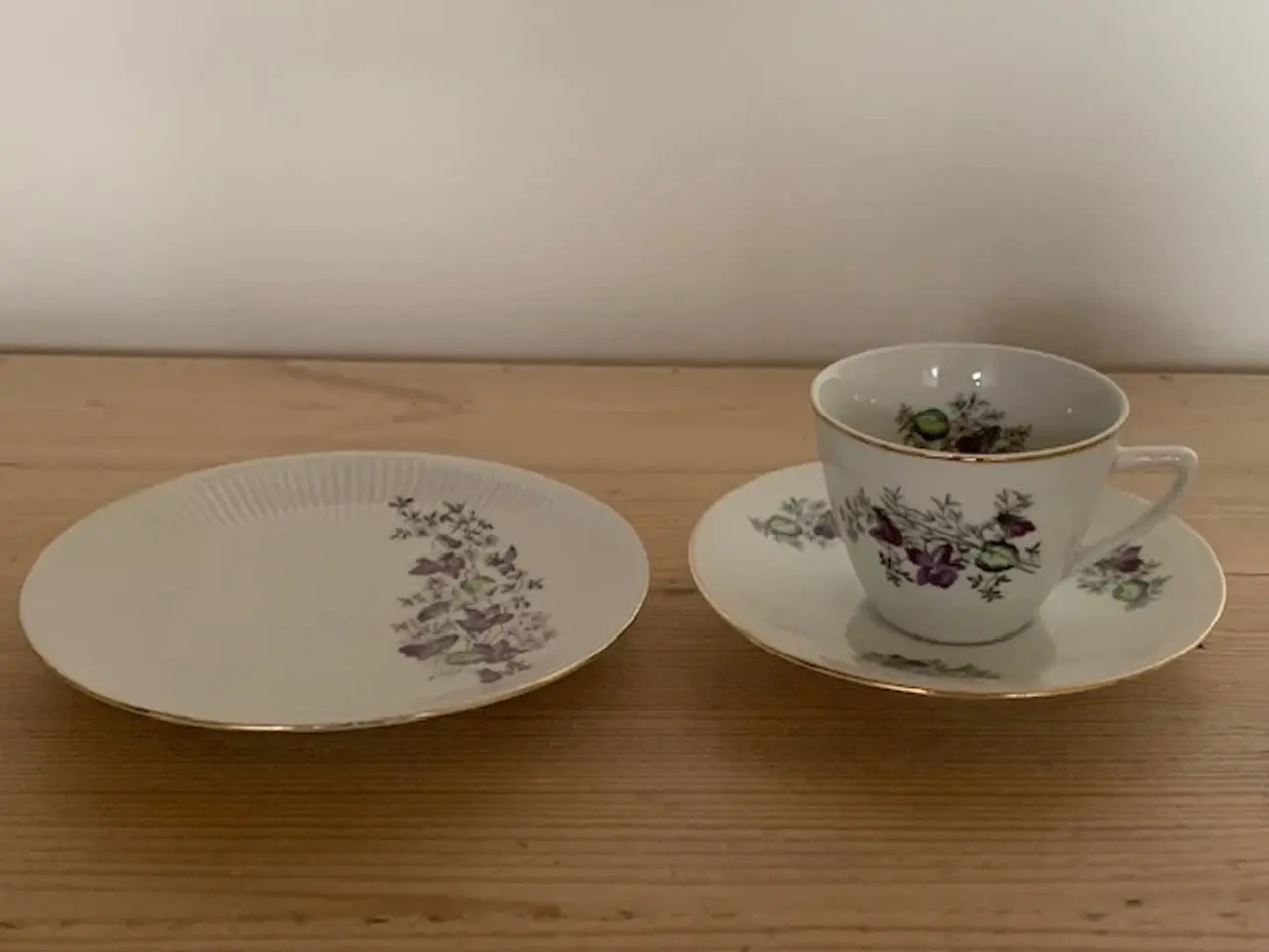 Billede 1 - Kaffestel med violer og guld kant - vintage