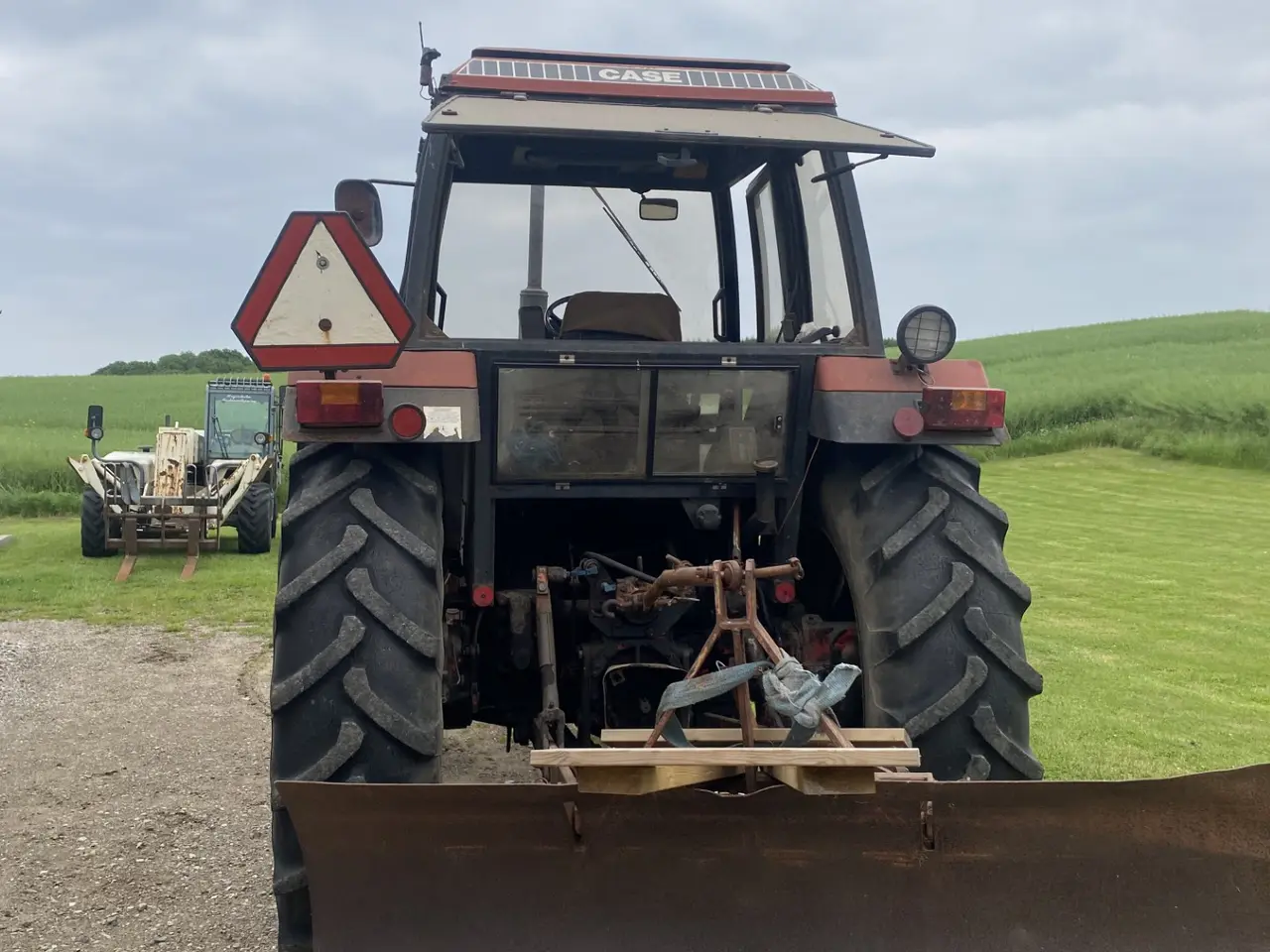 Billede 5 - Traktor med frontlæsser
