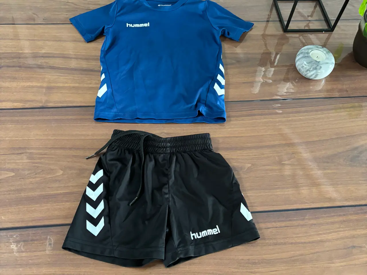 Billede 1 - Hummel træningssæt str 104