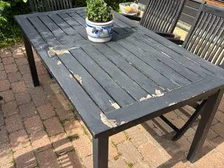 Solidt havebord