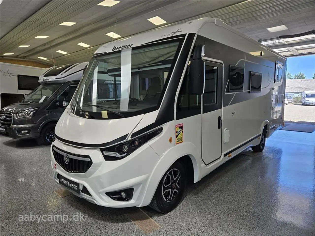 Billede 2 - 2021 - Benimar Amphitryon 967 NK Pakke. Automatgear. Solcelle. Markise. 2x 95Ah batteri. 2000w Inverter. A/C i bo-del. Maxxfan. Kun 30,000 Km!!!