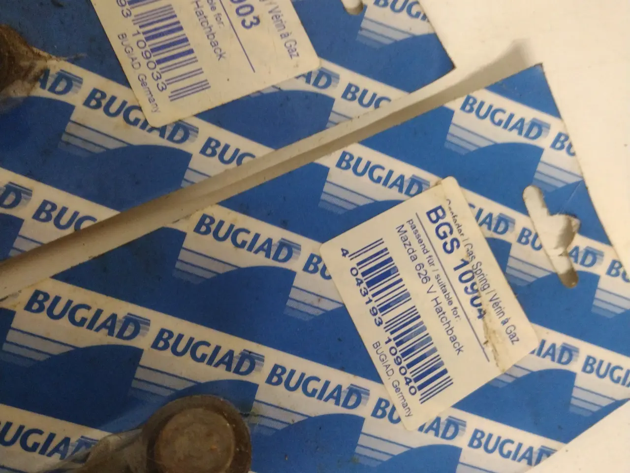 Billede 2 - 2 x Bagklapdæmper Mazda 626 V hatchback GF