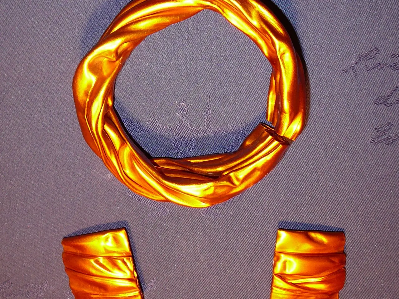 Billede 3 - Armring og øreclips, Designet af Gail Spence