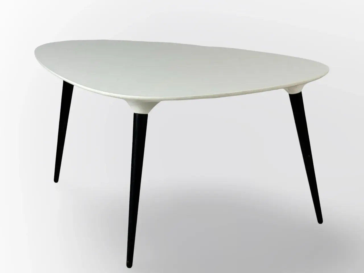 Billede 4 - Fredericia Furniture Icicle Sofabord – Hvid med Sort Stel 60x85x44 cm