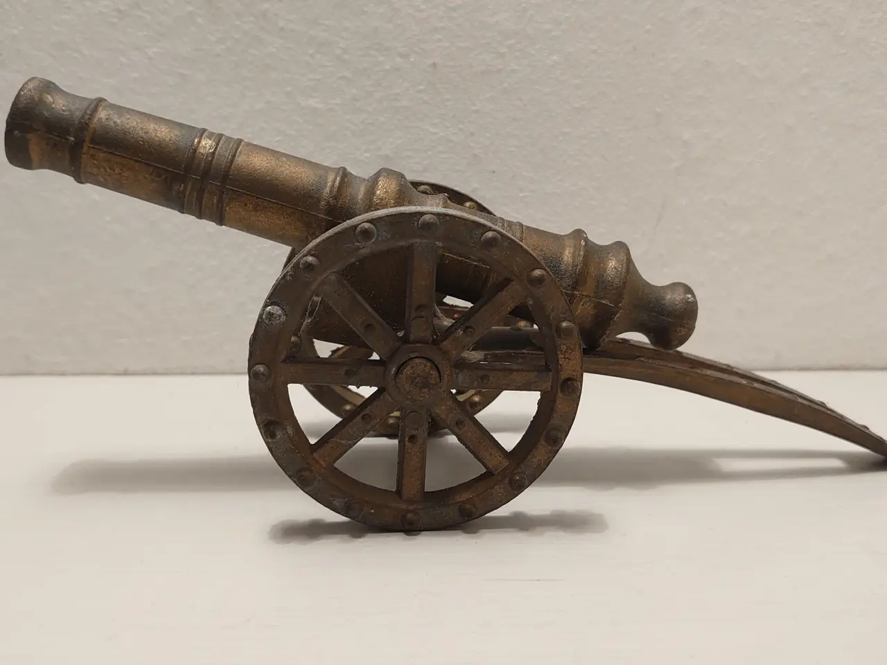 Billede 1 - Gammel messingkanon i fin stand. L 23cm.