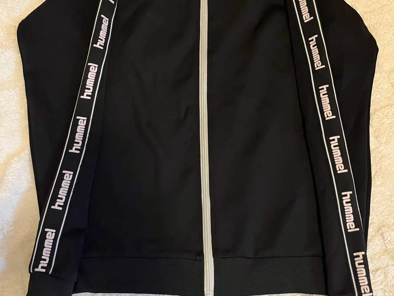 Billede 1 - Zip trøje fra Hummel.
