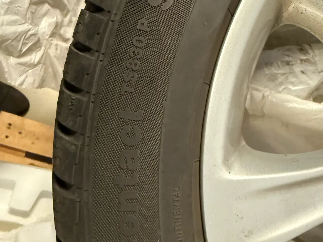 Billede 1 - Vinterdæk til BMW 225/50 R17 Fra Continental