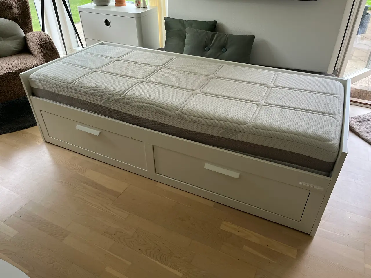 Billede 1 - Ikea Brimnes udtræksseng med opbevaringsskuffer