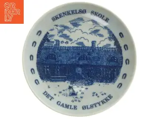 Porcelænstallerken med Skenkelsø Skole motiv fra Lise Porcelain (str. 19,5 cm)