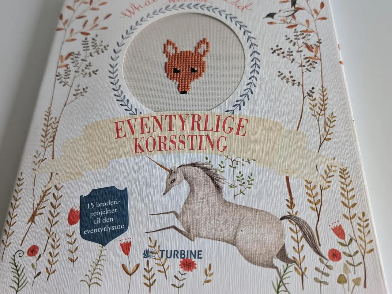 Billede 1 - Eventyrlige korssting broderi bog