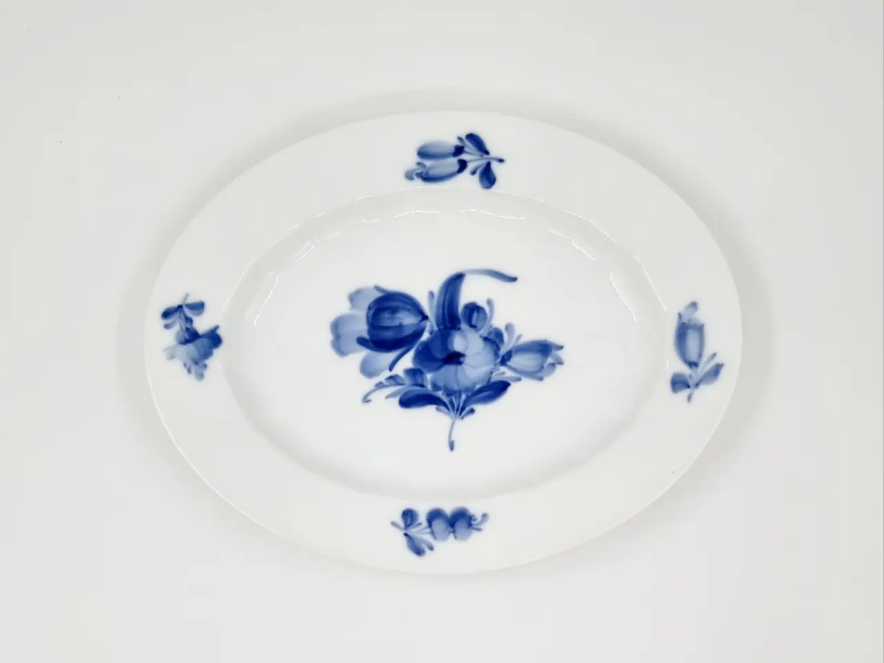 Billede 1 - Blå Blomst Kantet Ovalt Fad nr. 10-8605. sortering 2