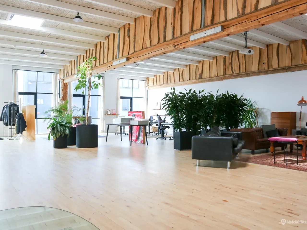 Billede 3 - Højloftet kontor med showroom
