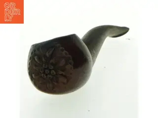 Gravet træpibe (str. 14 cm)