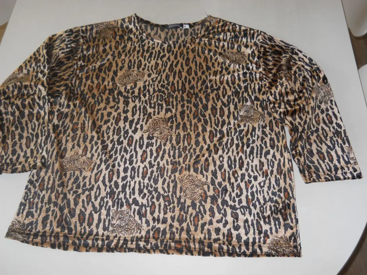 Billede 1 - dyre print Bluse