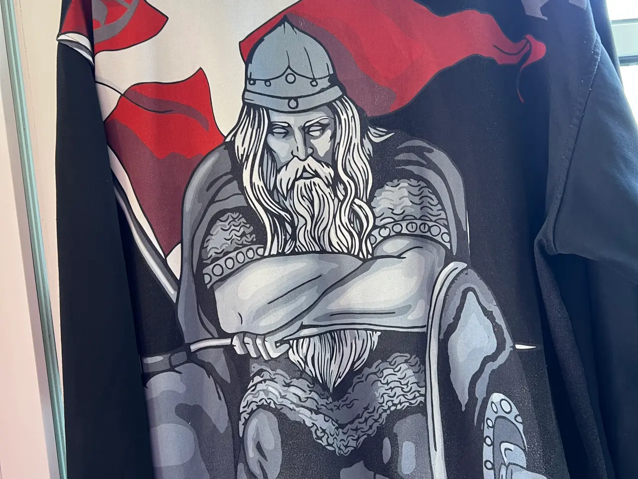 Billede 12 - Hoodie fra Nordic Nation m/Holger Danske. Str. XL.