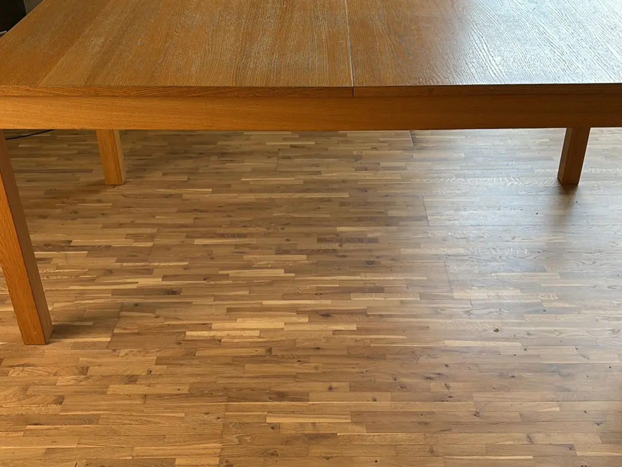 Billede 3 - Spisebord med tillægsplader