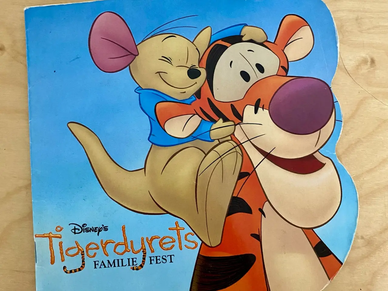Billede 1 - Tigerdyrets familiefest - Peter plys børnebog