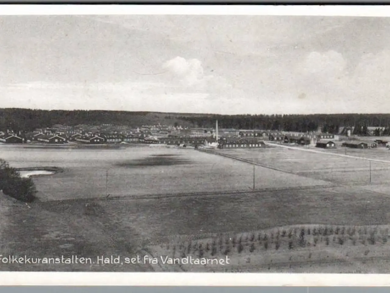 Billede 1 - Folkekuranstalten - Hald - set fra Vandtaarnet - Postkort - Ubrugt