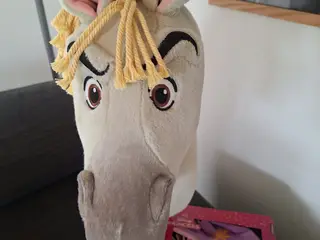 Ny Disney kæphest med accessories, sælges