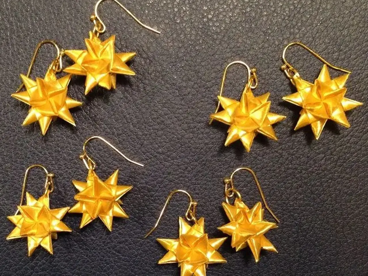 Billede 1 - ØRERINGE med FLETTEDE miniStjerner