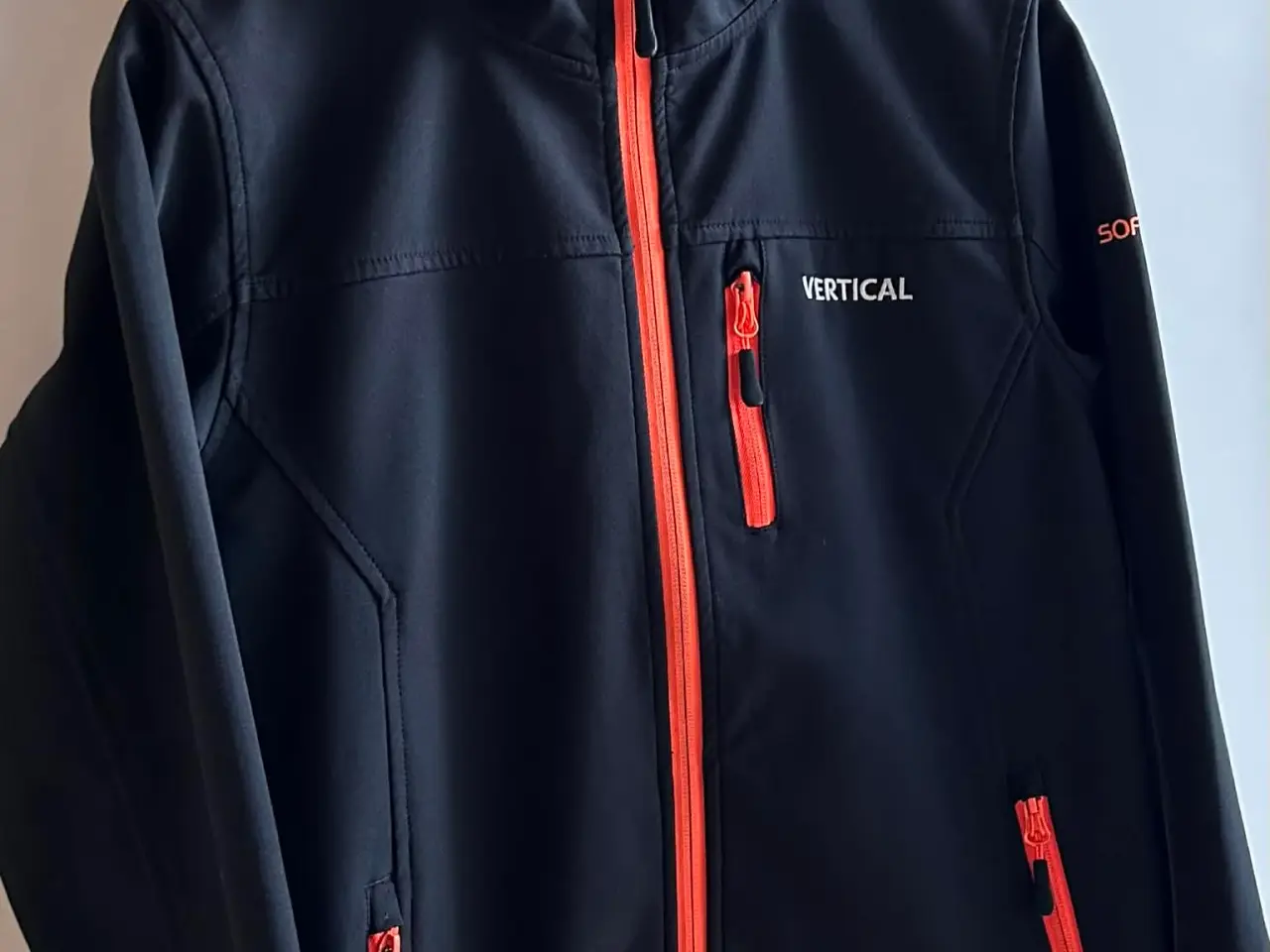 Billede 3 - Vertical softshell jakke med hætte, str. 12 år