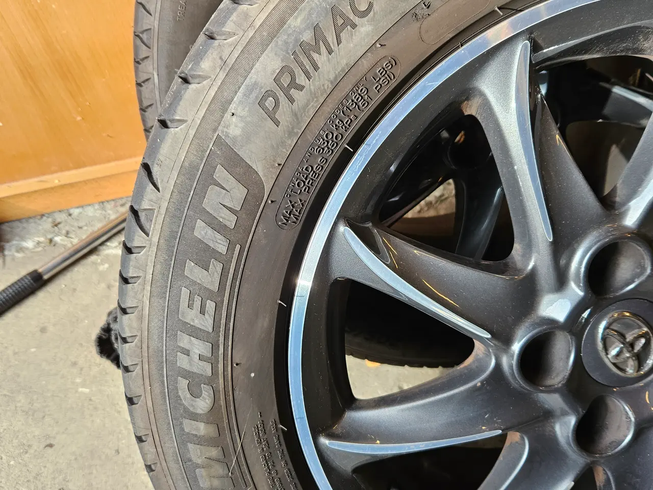 Billede 2 - 5x114.3 flotte 16" Toyota alu med michelin sommer