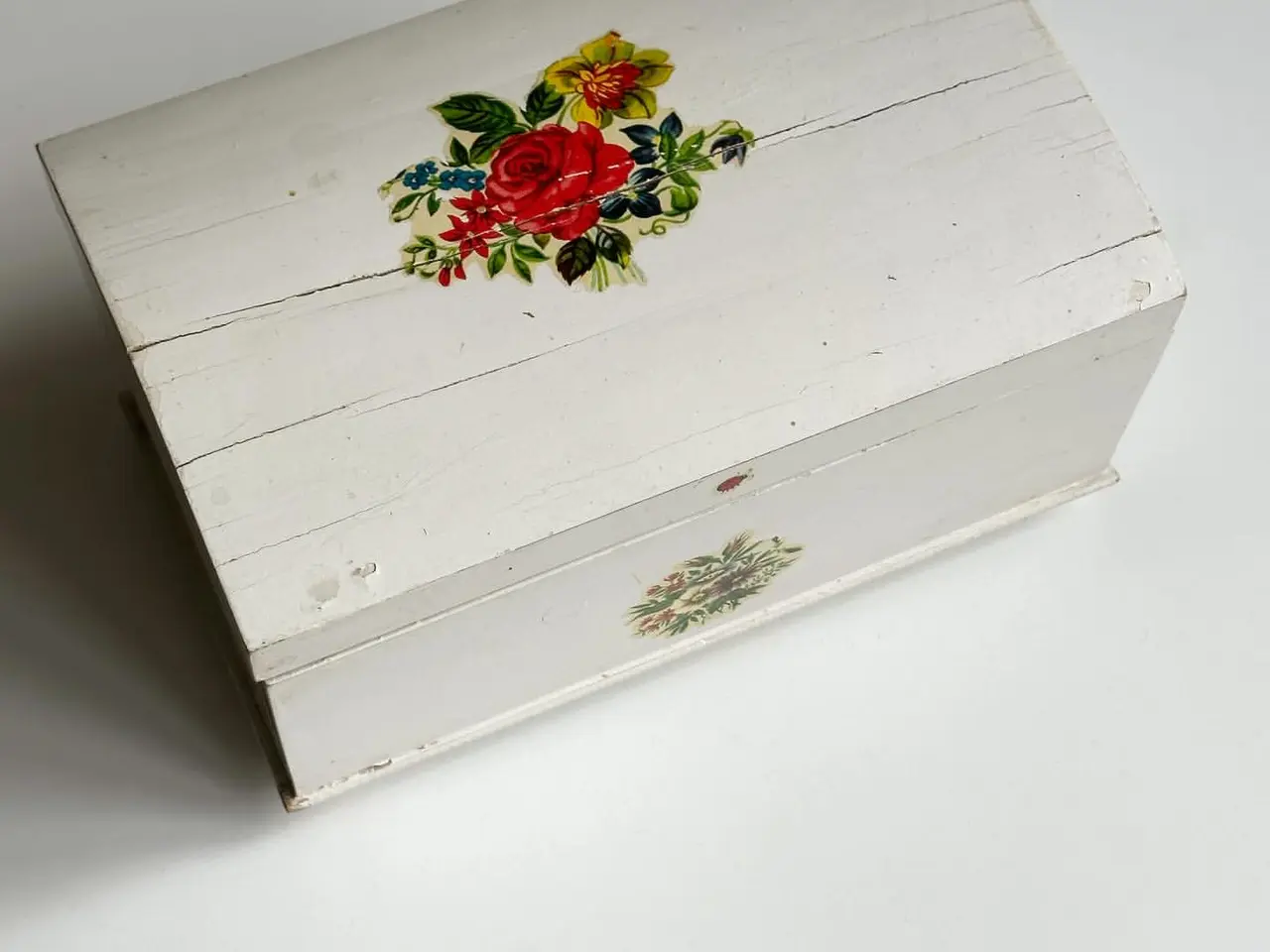 Billede 2 - Gammel trææske, hvid m decoupage