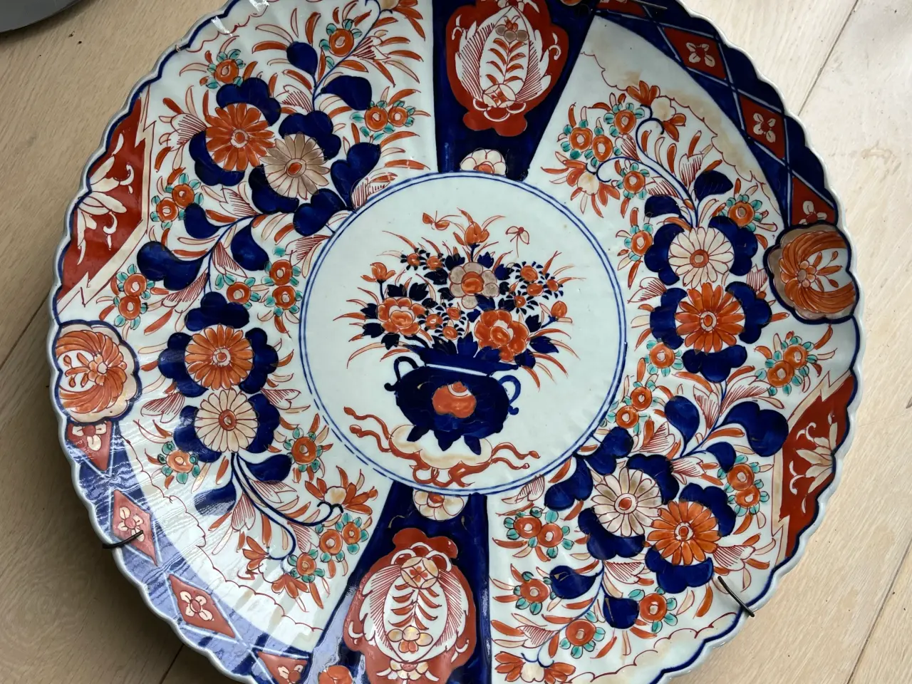 Billede 1 - Antikt japansk Imari-fad – 46,5 cm – perfekt stand