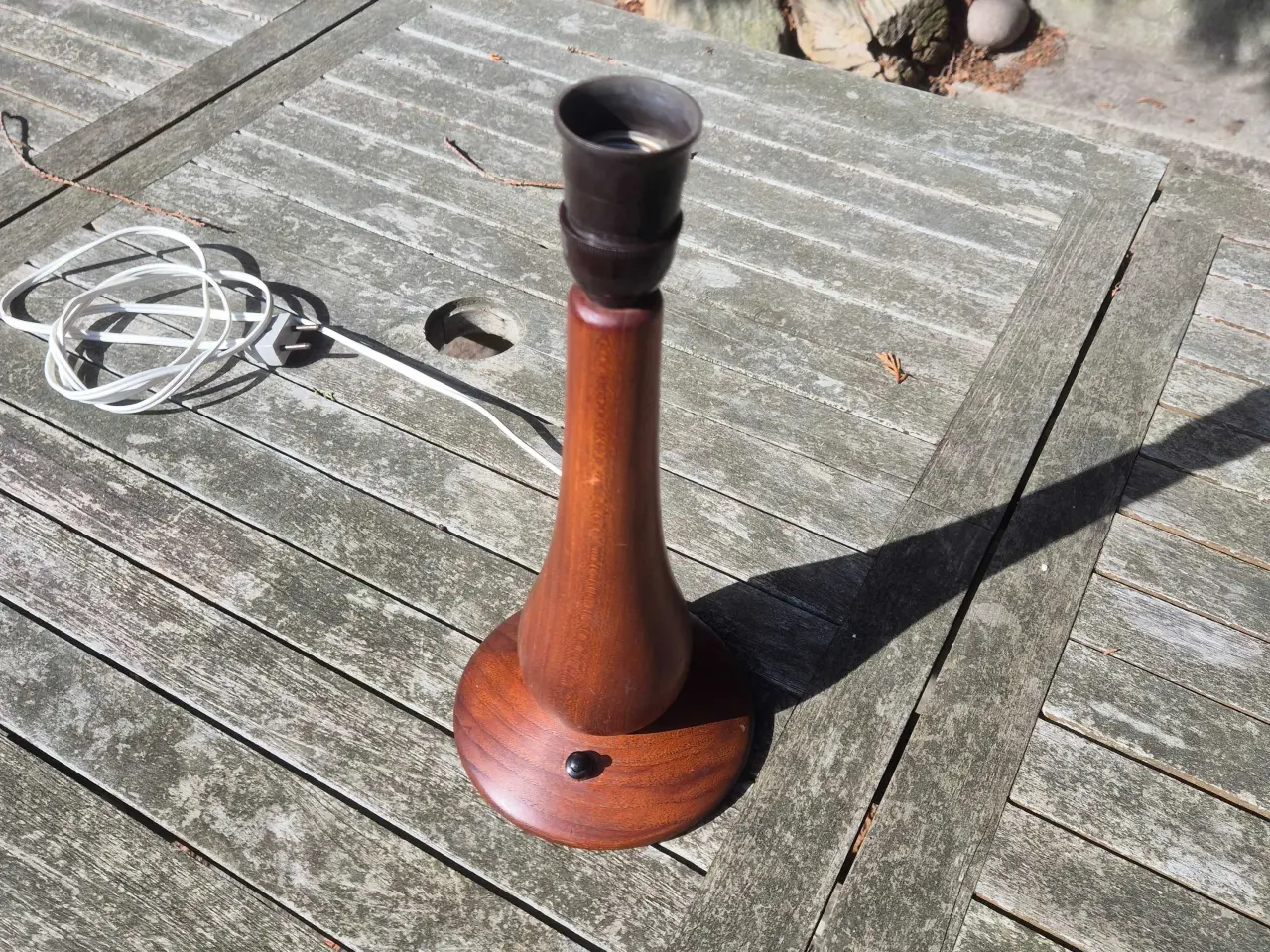 Billede 1 - Elegant bordlampe i teaktræ