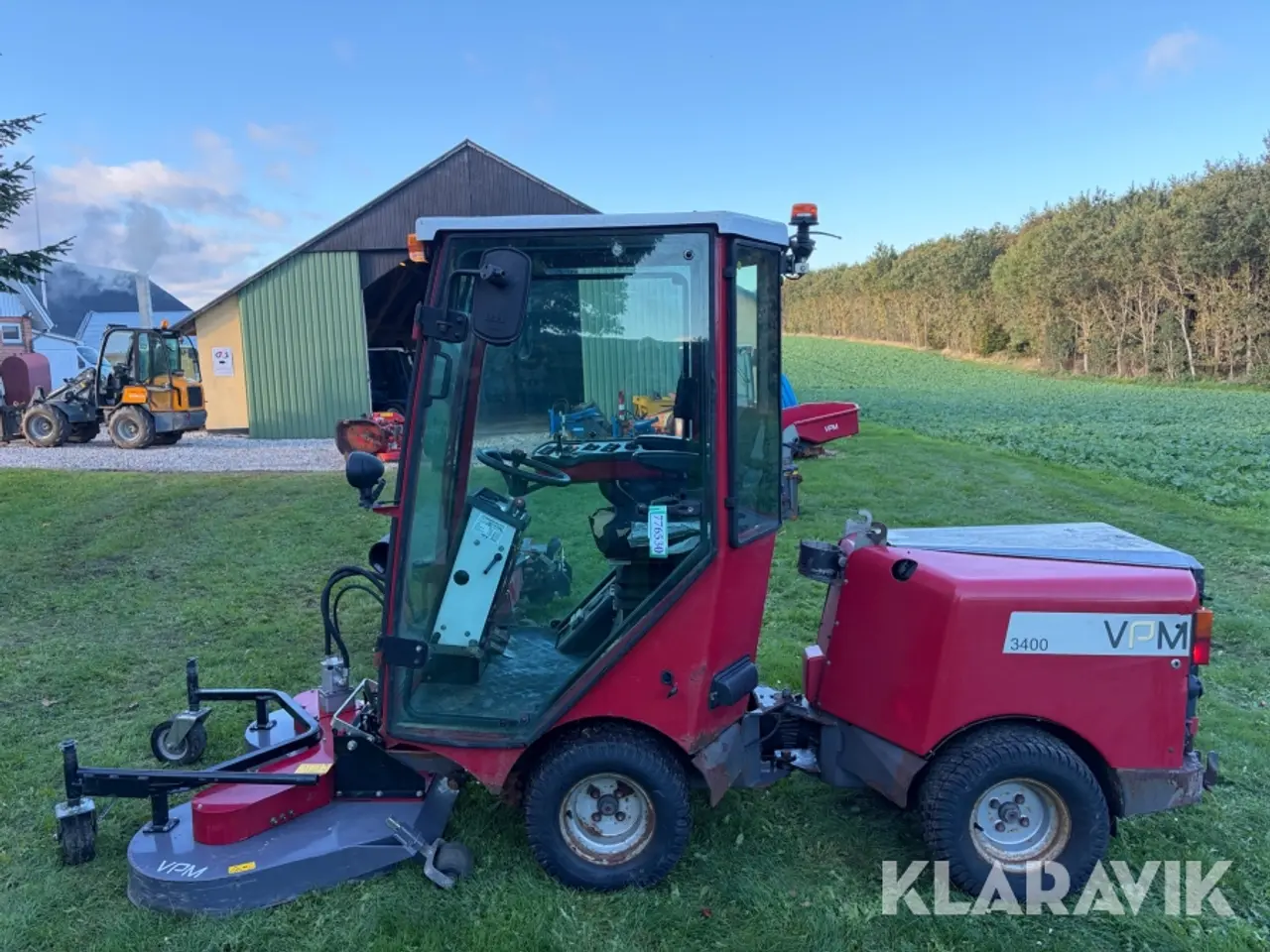 Billede 2 - Redskabsbærer Vpm 3400 med klipper og kost