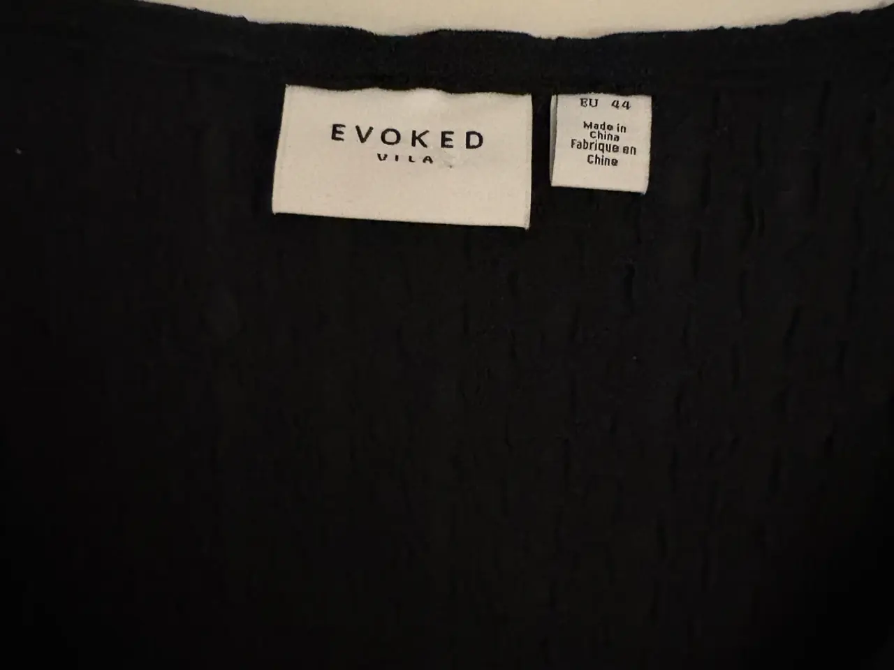 Billede 2 - Smart sort bluse m/pufærme fra Evoked Vila