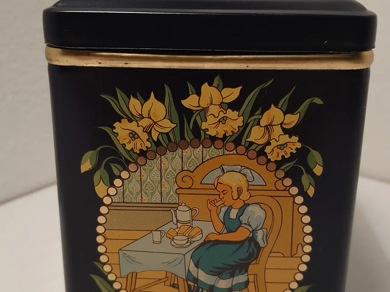 Billede 2 - Irma dåse: Firkantet med 5 forskellige motiver.