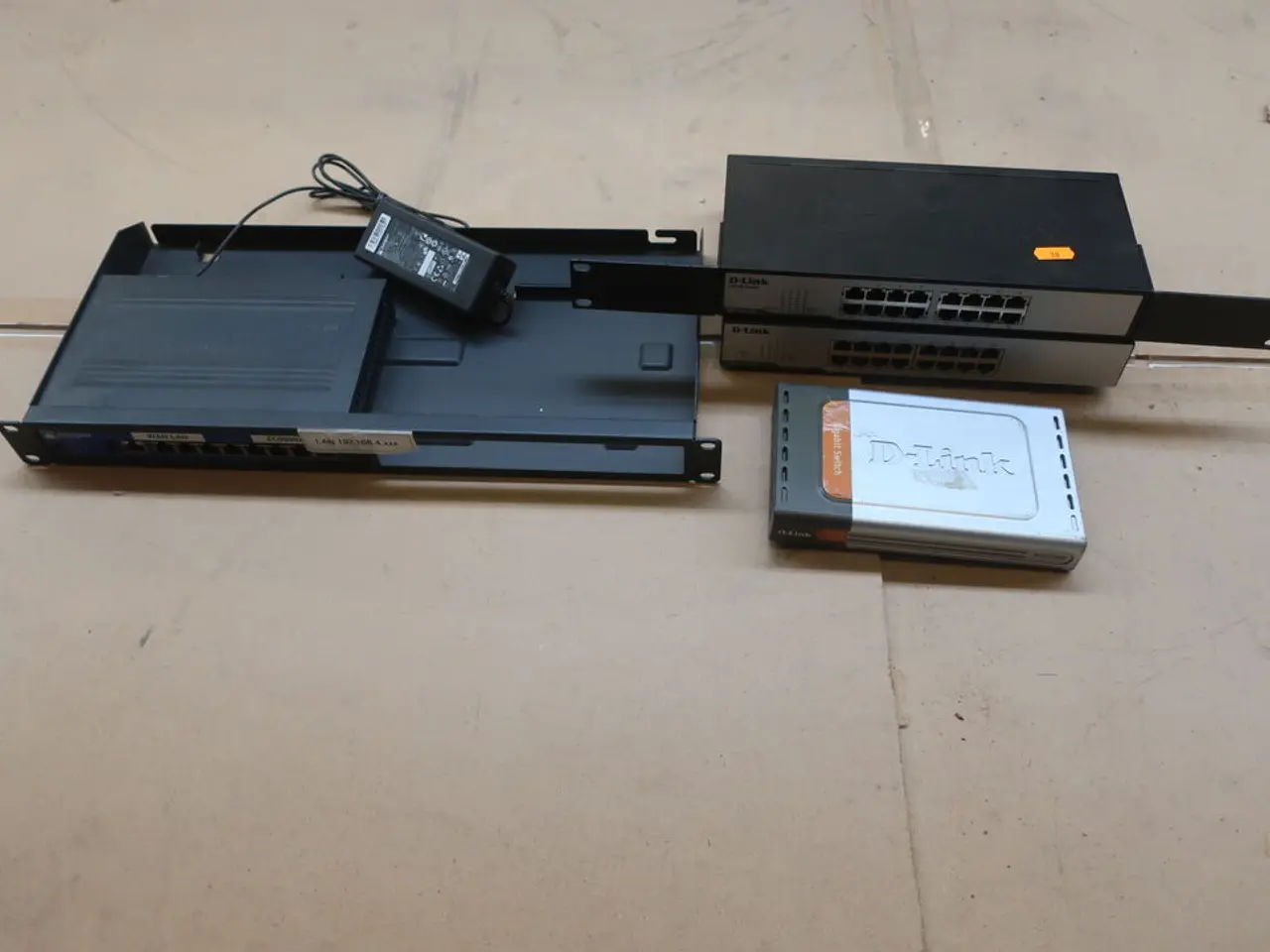 Billede 1 - 3 stk. switch D-LINK