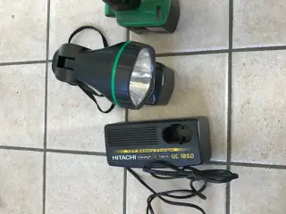 Bore- og skruemaskine, lygte, 2 batteri, oplader.