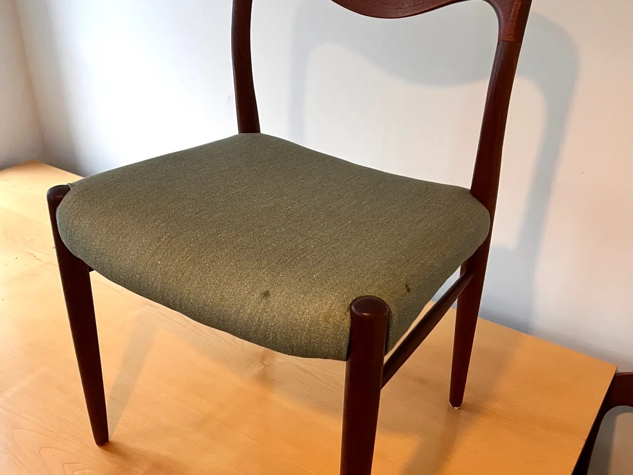 Billede 3 - 4 vintage spisebordsstole i teaktræ – dansk design