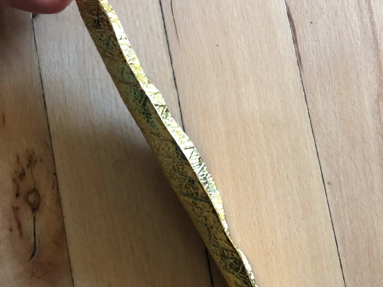 Billede 5 - Fin røgelseholder i guld med blad motiv