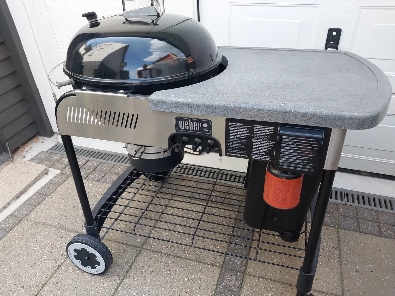 Billede 2 - Weber kuglegrill 57cm med gastænding.