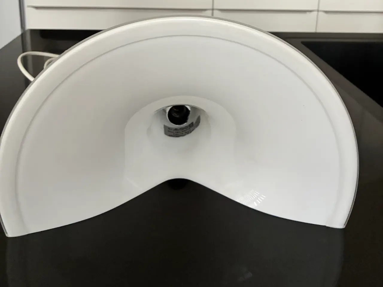 Billede 2 - Holmegaard Mandarin væglampe i hvidt opal glas.