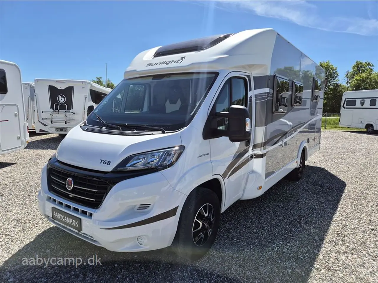 Billede 4 - 2017 - SunLight T 68   Automatgear.2x solceller. 2x 95 Ah Lithium batterier. markise. cykelstativ. thetford gasbageovn. elektrisk indgangstrin. KUN 36.500 KM!!!!!!