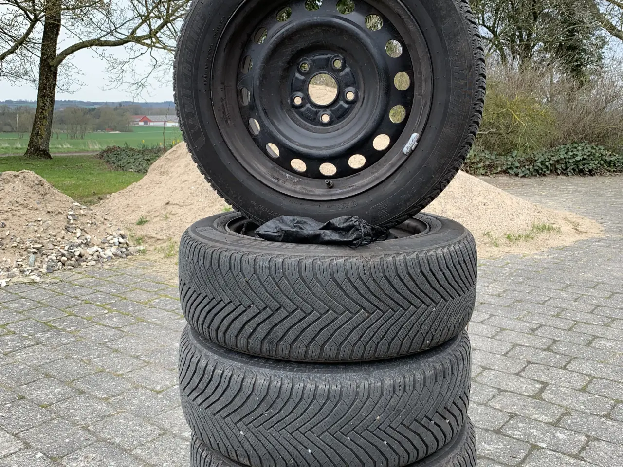 Billede 1 - 16 tommer stålfælge med Michelin Alpine 7