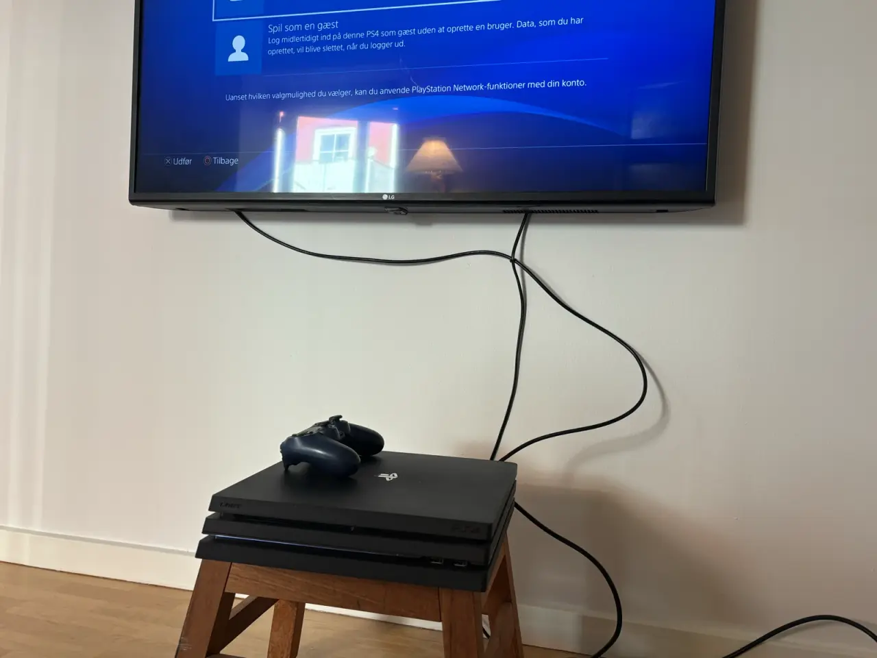 Billede 5 - Playstation 4 med tilhørende controllere