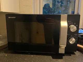 Sharp mikroovn sort med drejeknapper
