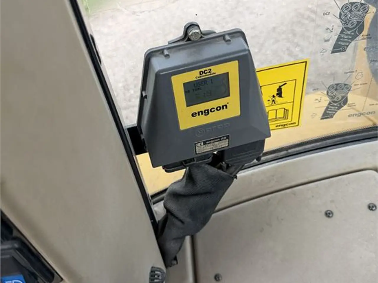 Billede 49 - Hydrema 926 E - Engcon MIG2 joystik (Dobbelt command 2), Engcon rotortilt, Moba 2D