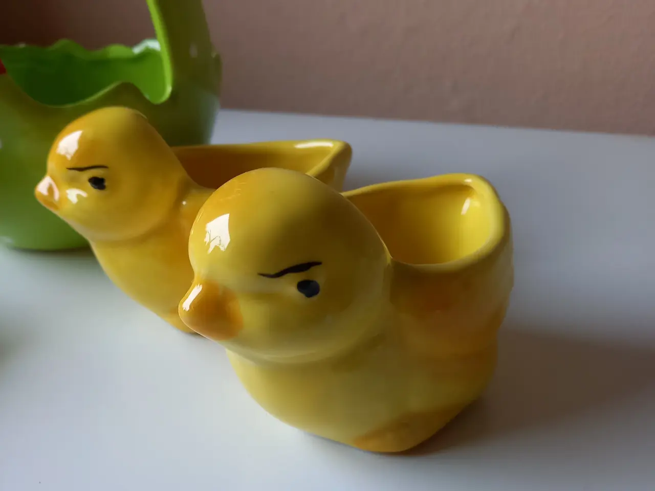Billede 2 - Påskepynt kyllinger hare, æggekurv og æggeskaller