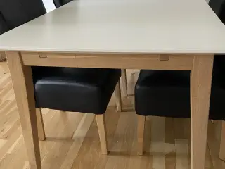 Sofabord med 6 stole