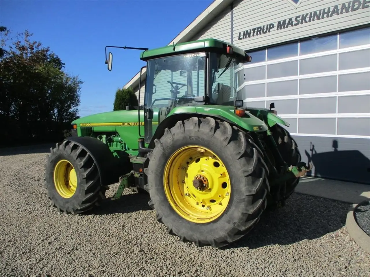 Billede 7 - John Deere 8300 Pæn regulær traktor med rigtig gode dæk på.