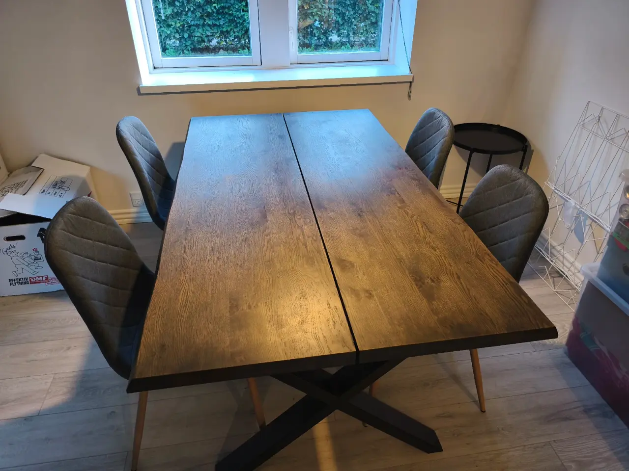 Billede 1 - Spisebord med stole
